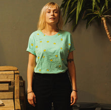 Lade das Bild in den Galerie-Viewer, Zitronen shirt unisex